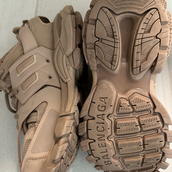 BALENCIAGA Rose Gold Sneakers | Size 39 - Picture 4 of 6